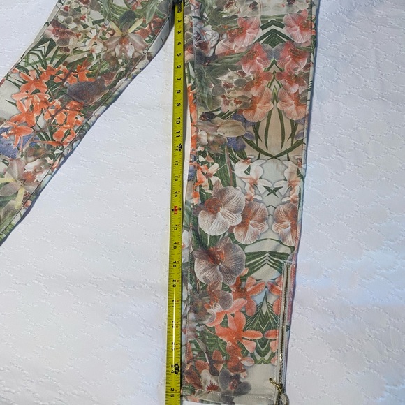 7 for all mankind  skinny crop with zipper detail - Picture 8 of 9